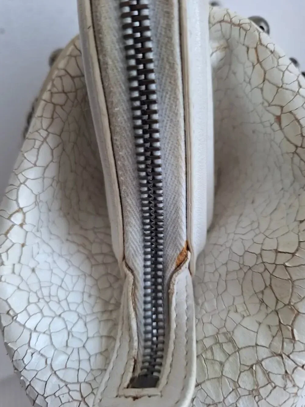 Vintage Dior white cracked leather bag in good condition - Picture 5 of 10